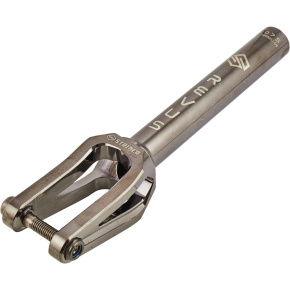 Striker Revus IHC Metallic Black Fork Striker Revus IHC Metallic Black Fork